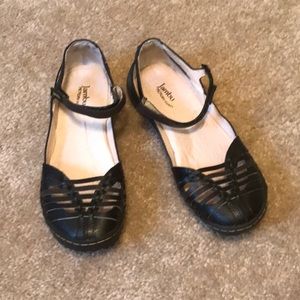 Jambu flats size 8